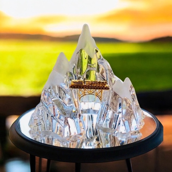 Franklin Mint Crystal Mountain Gold Train w/ Base - Picture 4 of 16